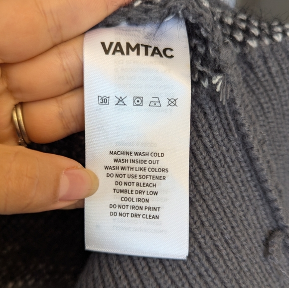 Unisex Grey Crewneck Fuzzy Pullover Sweater Size Medium - Picture 7 of 10